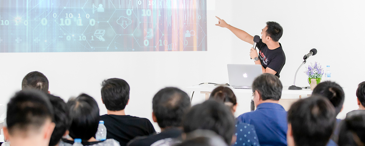 ר����ѵ������Ա������ҵ�������